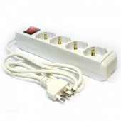 Multipresa universale con 4 posti con interuttore